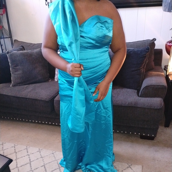 Dress For Prom - Picture 4 of 5